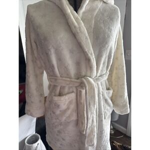 Cat & Jack Robe, size L 10/12 Soft White With Silver Stars
